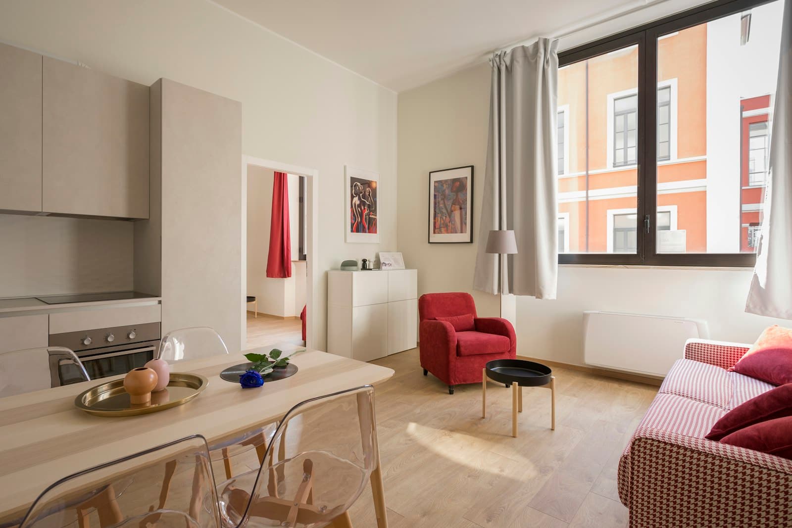 Séjour lumineux avec parquet massif