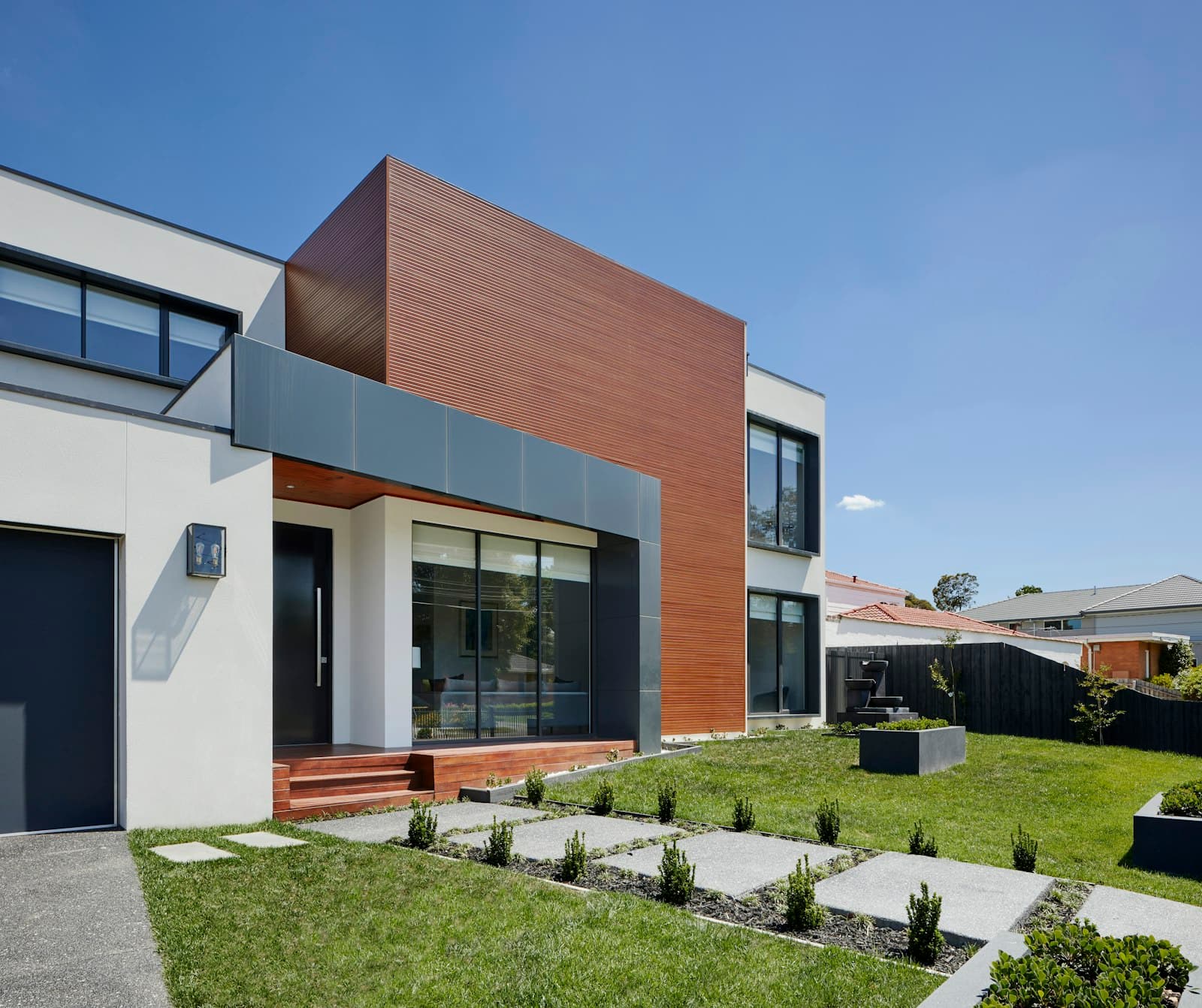 Maison et jardin clos
